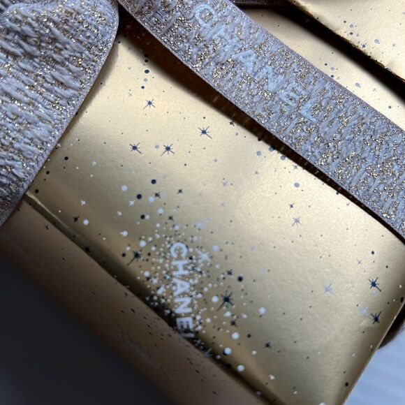 Chanel Gift Wrap Paper & Ribbon - Picture 6 of 10